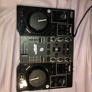 DJControl Instinct Hercules music mixer